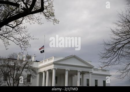 Washington, USA. 26. März 2022. Eine allgemeine Ansicht des Weißen Hauses in Washington, DC, am Samstag, den 26. März, 2022. (Graeme Sloan/Sipa USA) Quelle: SIPA USA/Alamy Live News Stockfoto