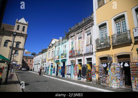 salvador, bahia, brasilien - 25. märz 2022: Alte Häuser in Pelourino, dem historischen Zentrum der Stadt Salvador. Stockfoto