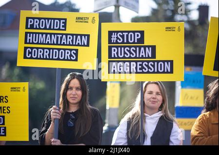 Russische Botschaft, Andries Bickerweg. Den Haag, Niederlande. Donnerstag, 25.. März 2022. Die Aktion von Amnesty International vor der russischen Botschaft Stockfoto