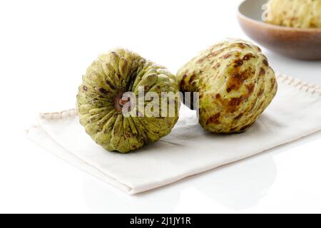 Frischer Zucker Apfelfrucht oder Custard Apfel oder annona cherimoya, Sweetsop auf weißem Hintergrund isoliert Stockfoto