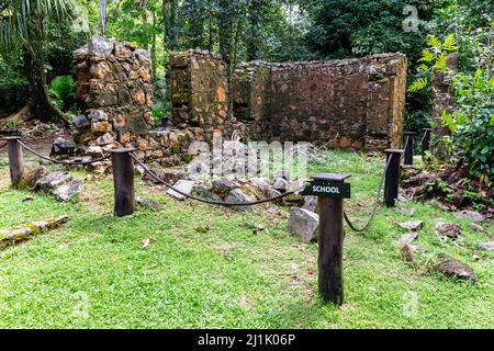 Ruinen eines alten Missionsschulgebäudes in Venn's Town - Mission Lodge, Mahe Island, Seychellen. Stockfoto