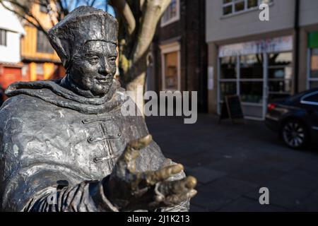 Ipswich Suffolk UK February 25 2022: Eine Statue von Kardinal Wolsey im Zentrum von Ipswich Stockfoto