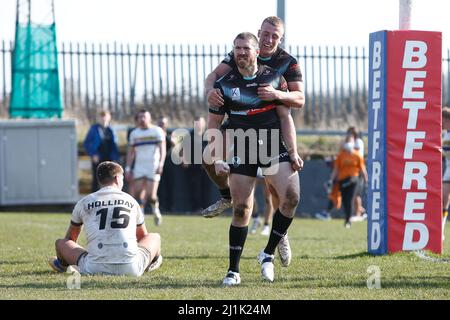 St Helens' Kyle Amor feiert, nachdem er während des Betfred Challenge Cup in der LEL Arena, West Cumbria, einen Versuch gemacht hat. Bilddatum: Samstag, 26. März 2022. Stockfoto