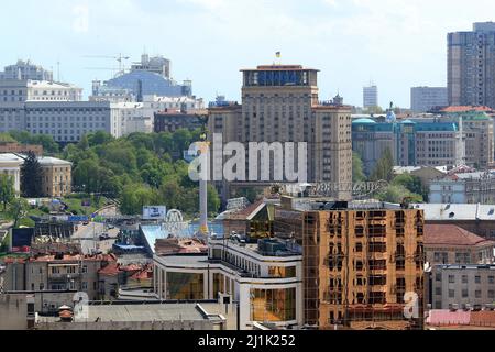 KIEW, UKRAINE - 2. MAI 2011: Es ist eine Luftaufnahme des Unabhängigkeitsplatzes aus der Höhe des Glockenturms der Sophienkathedrale. Stockfoto