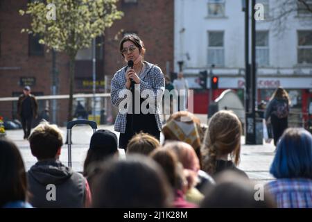 Cork, Irland. 2. März 2022. Fridays for Future Cork nahm an globalen Klimaschutzprotesten in der Grand Parade Teil. Kredit: Karlis Dzjamko/Alamy Live Nachrichten Stockfoto