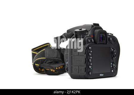 Nikon DSLR Kamera Nikon D7200 isoliert auf weißem Hintergrund. Detailfotos von Nikon D7200 mit Griff. 03.04.2021, Region Rostov, Russland Stockfoto