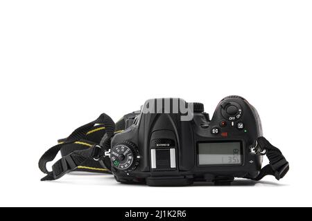 Nikon DSLR Kamera Nikon D7200 isoliert auf weißem Hintergrund. Detailfotos von Nikon D7200 mit Griff. 03.04.2021, Region Rostov, Russland Stockfoto