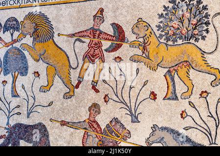 Farbenfrohe Mosaiken In Der Moses Memorial Church, Mt Nebo, Jordanien. Stockfoto