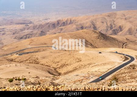 Blick über ‘das gelobte Land’ nach Jerusalem und in die Negev-Wüste vom Aussichtspunkt auf den Berg Nebo, Jordanien. Stockfoto