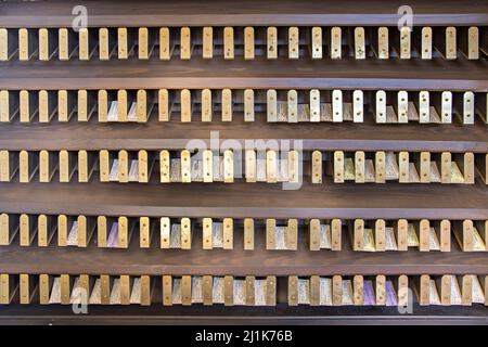 Midland Railway Ticket Issuing Case, Ribblehead Station Ticket Office, Yorkshire Dales, Großbritannien Stockfoto