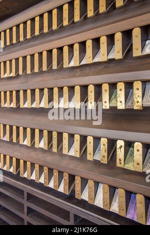 Midland Railway Ticket Issuing Case, Ribblehead Station Ticket Office, Yorkshire Dales, Großbritannien Stockfoto