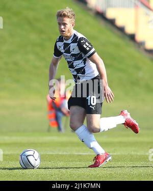 GATESHEAD, GROSSBRITANNIEN. MÄR 26. Gateshead's Greg Olley während des Vanarama National League North-Spiels zwischen Gateshead und Bradford Park Avenue am Samstag, 26.. März 2022, im Gateshead International Stadium, Gateshead. (Kredit: Michael Driver | MI Nachrichten) Kredit: MI Nachrichten & Sport /Alamy Live Nachrichten Stockfoto