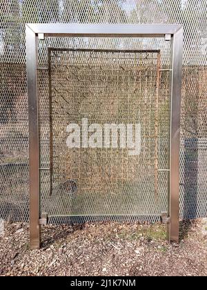 Stahlrasen an der ehemaligen innerdeutschen Grenze, die Frohnau im Norden Berlins von Hohen Neuendorf in Brandenburg trennt Stockfoto