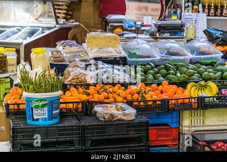 Wilder Spargel auf einem Gemüsestand des Marktes von Lefkoşa, Türkische Republik Nordzypern (TRNC) Stockfoto