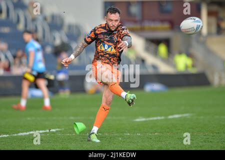 Leeds, England - 26.. März 2022 - Gareth O'Brien von Castleford Tigers tritt an. Rugby League Betfred Challenge Cup Leeds Rhinos vs Castleford Tigers im Headingley Stadium, Leeds, Großbritannien Dean Williams Stockfoto