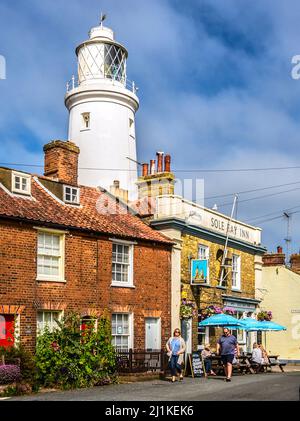 Sole Bay Inn und Southwold Lighthouse Stockfoto