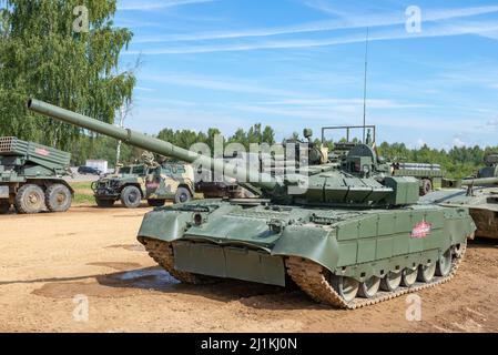 ALABINO, RUSSLAND - 25. AUGUST 2020: Nahaufnahme des russischen Panzers T-80BVM, Alabino Stockfoto