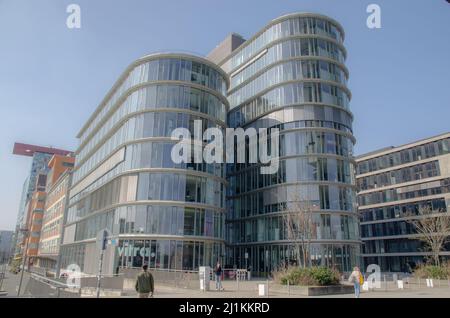 Düsseldorf März 2022: Medienhafen der Landeshauptstadt Nordrhein-Westfalen Stockfoto