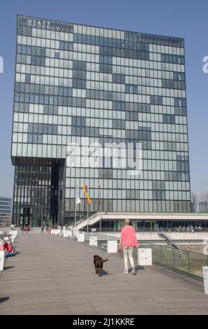 Düsseldorf März 2022: Medienhafen der Landeshauptstadt Nordrhein-Westfalen Stockfoto