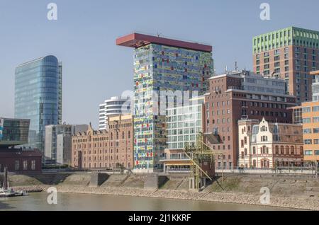 Düsseldorf März 2022: Medienhafen der Landeshauptstadt Nordrhein-Westfalen Stockfoto