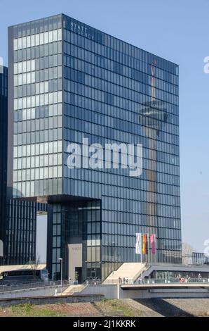 Düsseldorf März 2022: Medienhafen der Landeshauptstadt Nordrhein-Westfalen Stockfoto