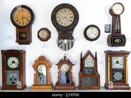 Bristol, Connecticut, USA. 25. März 2022. Das American Clock & Watch Museum, gegründet 1954, sammelt, bewahrt, zeigt und interpretiert die Geschichte und Wissenschaft von Uhren, Uhren und anderen Zeitmessern. (Foto: © Brian Cahn/ZUMA Press Wire) Stockfoto