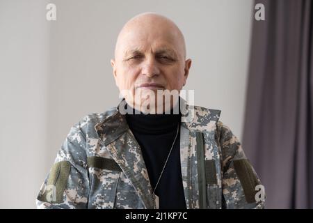 Portrait Senior Soldier in Militäruniform. Stockfoto