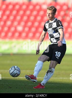 GATESHEAD, GROSSBRITANNIEN. MÄR 26. Gateshead's Greg Olley während des Vanarama National League North-Spiels zwischen Gateshead und Bradford Park Avenue am Samstag, 26.. März 2022, im Gateshead International Stadium, Gateshead. (Kredit: Michael Driver | MI Nachrichten) Kredit: MI Nachrichten & Sport /Alamy Live Nachrichten Stockfoto