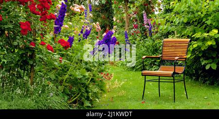 Grüne Oase. Sommer im Garten Stockfoto