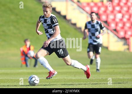 GATESHEAD, GROSSBRITANNIEN. MÄR 26. Gateshead's Greg Olley während des Vanarama National League North-Spiels zwischen Gateshead und Bradford Park Avenue am Samstag, 26.. März 2022, im Gateshead International Stadium, Gateshead. (Kredit: Michael Driver | MI Nachrichten) Kredit: MI Nachrichten & Sport /Alamy Live Nachrichten Stockfoto