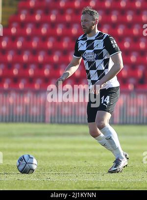 GATESHEAD, GROSSBRITANNIEN. MÄR 26. Gateshead's Louis Story während des Vanarama National League North-Spiels zwischen Gateshead und Bradford Park Avenue am Samstag, 26.. März 2022 im Gateshead International Stadium, Gateshead. (Kredit: Michael Driver | MI Nachrichten) Kredit: MI Nachrichten & Sport /Alamy Live Nachrichten Stockfoto