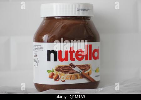 Istanbul, Türkei - März 09 2022: Nutella Marke Glas Schokolade Produkt für Frühstück, Küche Konzept Idee. Stockfoto
