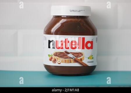 Istanbul, Türkei - März 09 2022: Nutella Marke Glas Schokolade Produkt für Frühstück, Küche Konzept Idee. Stockfoto