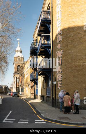 Wohnungen aus umgebauten Lagerhäusern in Wapping, docklands, East london, england Stockfoto