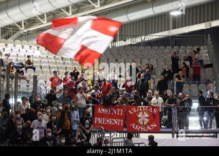 reggio emilia unterstützt während der Serie A1 italienischen LBA Basketball-Meisterschaft Spiel Segafredo Virtus Bologna gegen. UNAHOTELS Reggio Emilia in der Segafredo Arena - Bologna, 26. März 2022 - Foto: Michele Nucci Stockfoto