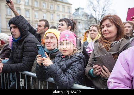 Lviv, Ukraine - 26. März 2022: Konzert in der Nähe der Lviv National Opera während des russischen Krieges Stockfoto