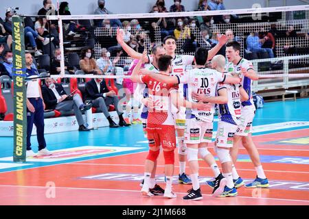 Trient, Italien. 26. März 2022. ITAS Trentino während des Playoffs - ITAS Trentino vs Gas Sales Bluenergy Piacenza, Volleyball Italienische Serie A Superliga-Meisterschaft der Männer in Trient, Italien, 26 2022. März Quelle: Independent Photo Agency/Alamy Live News Stockfoto