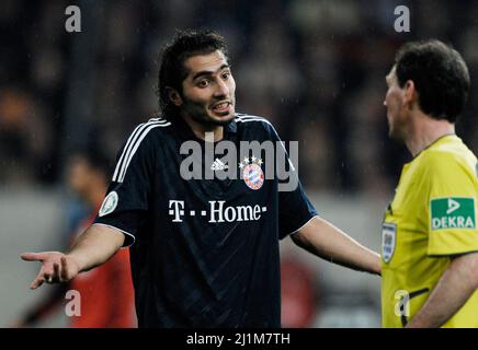 Düsseldorf, Deutschland 4,3.2009, Fußball: Deutscher DFB-Pokal, Bayer 04 Leverkusen (B04, rot) gegen FC Bayern München (FCB, schwarz) – ALTINTOP, (FCB) Stockfoto