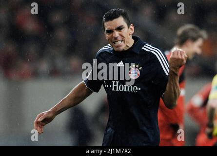 Düsseldorf, Deutschland 4,3.2009, Fußball: Deutscher DFB-Pokal, Bayer 04 Leverkusen (B04, rot) gegen FC Bayern München (FC Bayern, schwarz) – Lucio (FC Bayern) Stockfoto