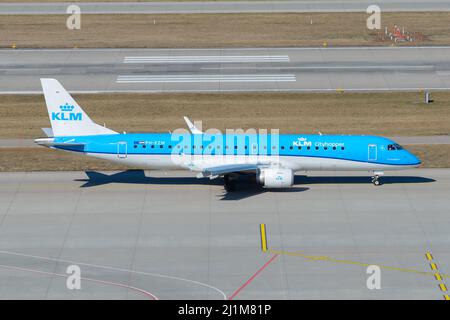 KLM Cityhopper Embraer E190. Flugzeug des KLM Embraer ERJ-190. Stockfoto