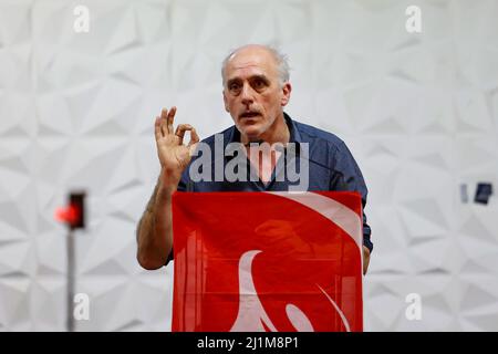 Philippe Poutou spricht bei einer Wahlkampfveranstaltung in Marseille. Philippe Poutou ist der Kandidat der NPA (New Anticapitalist Party) bei den französischen Präsidentschaftswahlen 2022. Er vertritt die revolutionäre extreme Linke, die gegen den Kapitalismus und alle Formen der Diskriminierung kämpft. Stockfoto