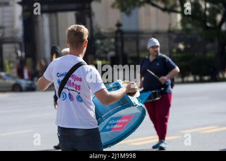 Argentinien, Buenos Aires, 26.. März 2022. Der siebte Marsch für das Leben fand unter anderem zur Verteidigung der Rechte ungeborener Kinder, der Familie, der Integrität von Frauen und zur Aufhebung des Abtreibungsgesetzes statt. Der Marsch für das Leben fand in der Bundeshauptstadt und in verschiedenen Teilen des Landes statt. Esteban Osorio/Alamy Live News Stockfoto