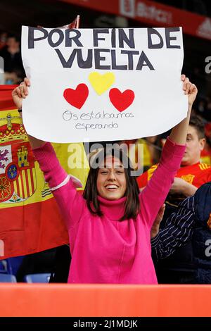 Barcelona, Spanien. 26. März 2022. Spanien-Fans beim Internationalen Freundschaftsspiel zwischen Spanien und Albanien im RCDE-Stadion in Barcelona, Spanien. Quelle: Christian Bertrand/Alamy Live News Stockfoto