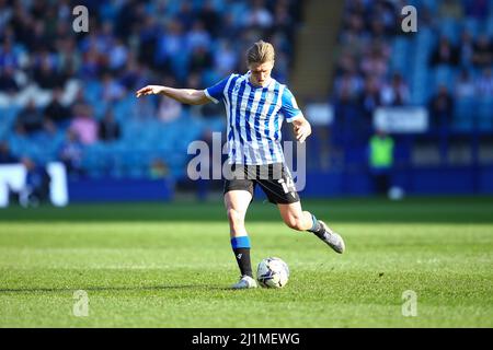 Hillsborough, Sheffield, England - 26.. März 2022 George Byers (14) von Sheffield Mittwoch - während des Spiels Sheffield Mittwoch gegen Cheltenham Town, Sky Bet League One, 2021/22, Hillsborough, Sheffield, England - 26.. März 2022 Credit: Arthur Haigh/WhiteRoseFotos/Alamy Live News Stockfoto