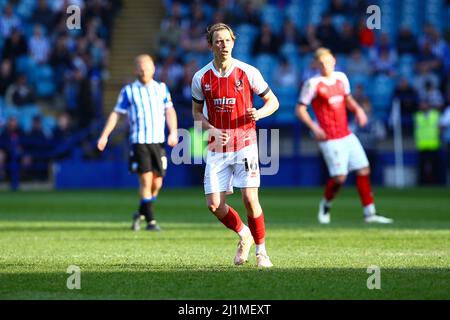 Hillsborough, Sheffield, England - 26.. März 2022 Callum Wright (16) von Cheltenham - während des Spiels Sheffield Mittwoch gegen Cheltenham Town, Sky Bet League One, 2021/22, Hillsborough, Sheffield, England - 26.. März 2022 Credit: Arthur Haigh/WhiteRoseFotos/Alamy Live News Stockfoto