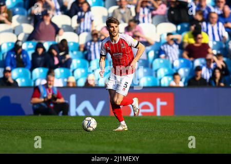 Hillsborough, Sheffield, England - 26.. März 2022 Charlie Raglan (5) aus Cheltenham - während des Spiels Sheffield Mittwoch gegen Cheltenham Town, Sky Bet League One, 2021/22, Hillsborough, Sheffield, England - 26.. März 2022 Credit: Arthur Haigh/WhiteRoseFotos/Alamy Live News Stockfoto