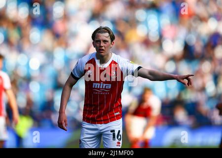 Hillsborough, Sheffield, England - 26.. März 2022 Callum Wright (16) von Cheltenham - während des Spiels Sheffield Mittwoch gegen Cheltenham Town, Sky Bet League One, 2021/22, Hillsborough, Sheffield, England - 26.. März 2022 Credit: Arthur Haigh/WhiteRoseFotos/Alamy Live News Stockfoto