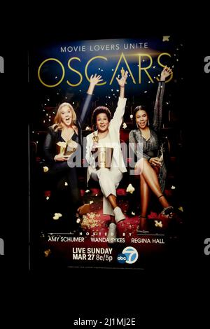 Hollywood, USA. 26. März 2022. Im Hollywood & Highland Center werden im Vorfeld der Academy Awards 94. in Hollywood, CA, am Samstag, dem 26. März 2022, Werbematerialien für Oscars ausgestellt. (Foto von Conor Duffy/Sipa USA) Quelle: SIPA USA/Alamy Live News Stockfoto