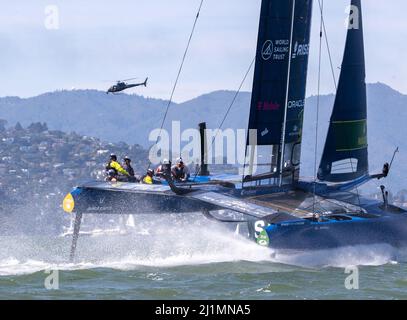 San Francisco, USA. 26. März 2022. Das United States SailGP Team tritt beim San Francisco SailGP in San Francisco, USA, am 26. März 2022 an. Quelle: Dong Xudong/Xinhua/Alamy Live News Stockfoto