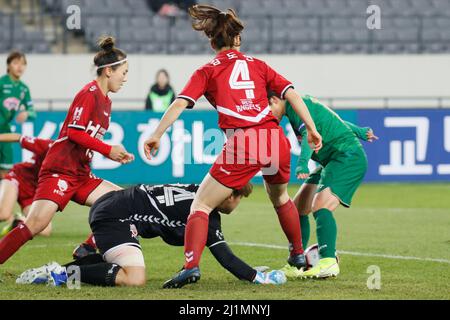 28. Nov 2019-Yongin, Südkorea-Kim Min Jung von Incheon Hyundai Steel Red Angels(c) Aktion während eines Women's Club Championship 2019-FIFA/AFC Pilotturniers im Yongin Citizens Park in Yongin, Südkorea. Stockfoto